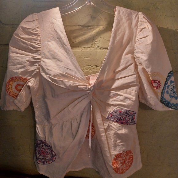 NEW ! ciebon Embroidered Cream Women's Top - Picture 2 of 6